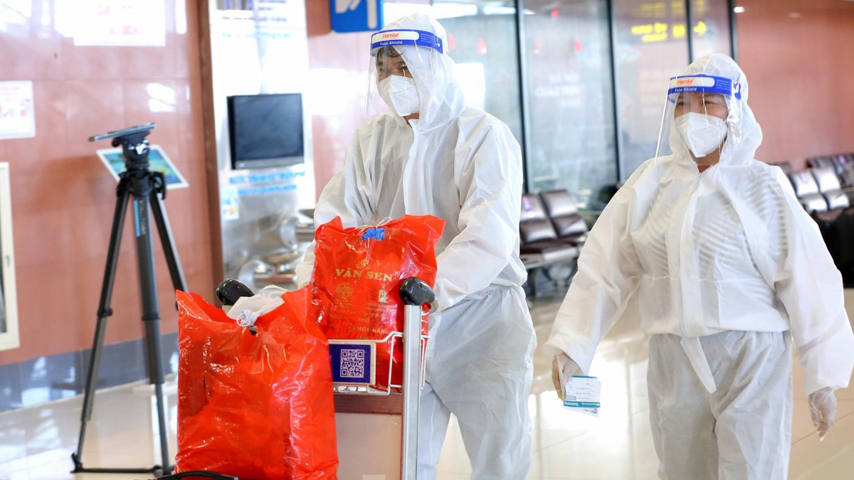 Hanoi scraps seven-day quarantine rule for passengers from HCM City